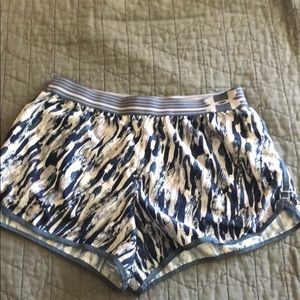 Under armour women’s running shorts medium